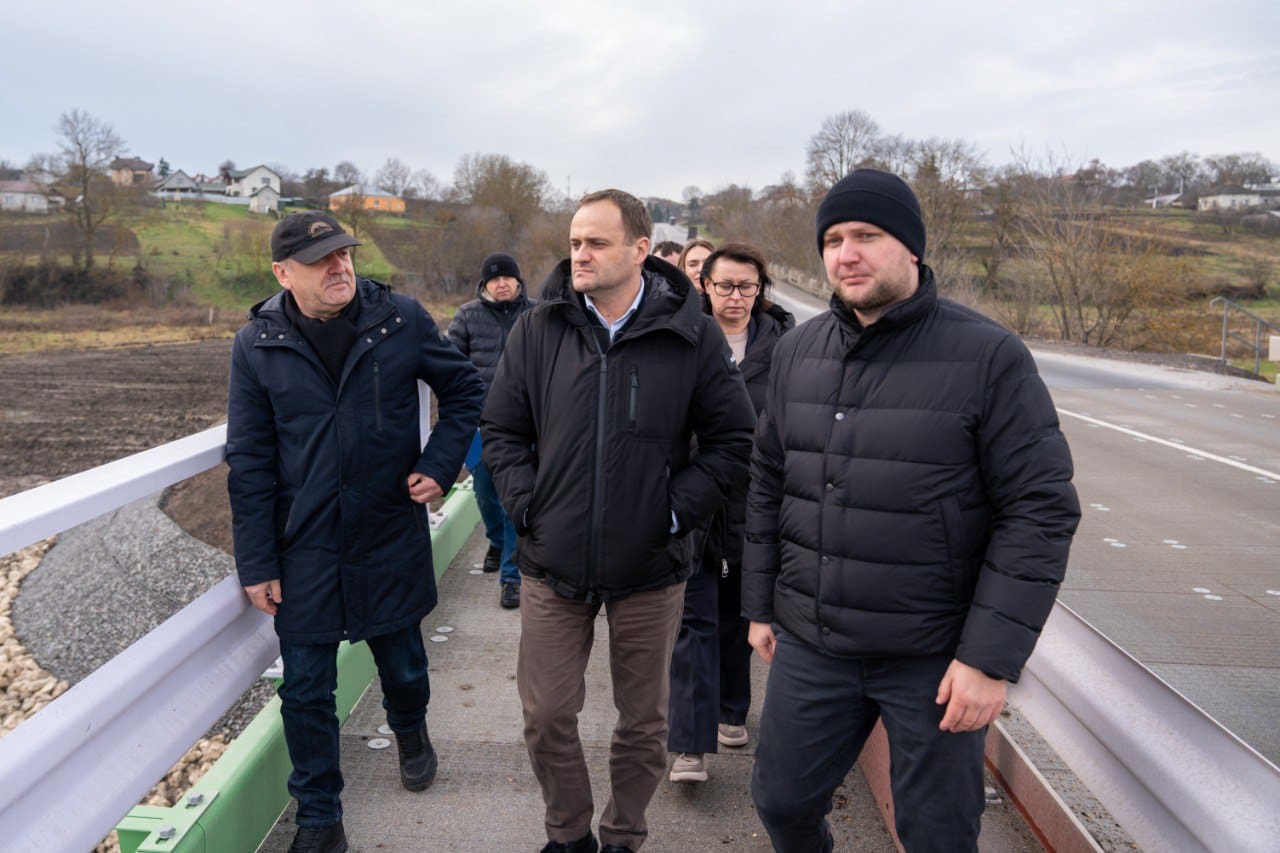 На Тернопільщині оглянули перший в Україні міст, збудований за японською модульною технологією