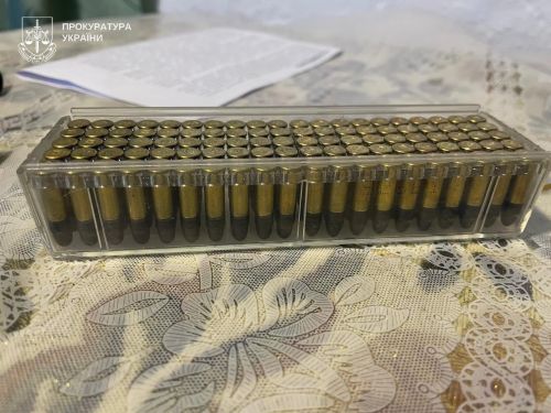 На Тернопільщині чотирьох людей підозрюють у незаконному зберіганні зброї