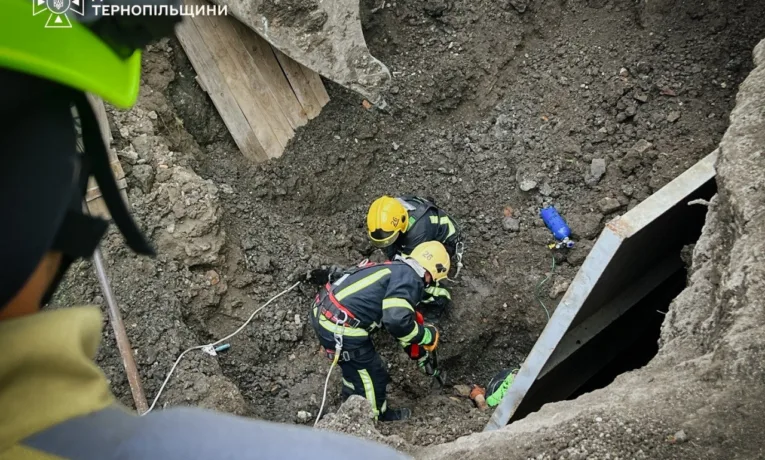 У Тернополі внаслідок обвалу ґрунту загинули двоє людей