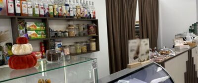 У Чорткові жінка вдарила працівницю через запізнення